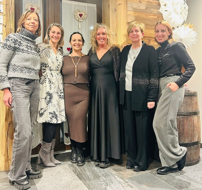 Foto di gruppo per le operatrici del Mandorlo Fiorito e di Figurella Aosta Foto di gruppo per le operatrici del Mandorlo Fiorito e di Figurella Aosta