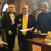 La consegna della pergamena alla scrittrice e giornalista Marina Rota