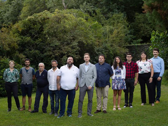 Foto di gruppo per la lista 'Champdepraz Avenir': da sn Nikol Simonetti Cretier; Denis Cretier, Giuseppe D'Agostino, Maurice Rollet, Alessandro Chivino, Michel Borettaz, Jury Corradin, Giada Roberta Cignetti, Alessandro Corda, Deborah Meccheri, Luca Lorent