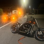 La moto custom di Cristian Toninelli dopo l'incidente