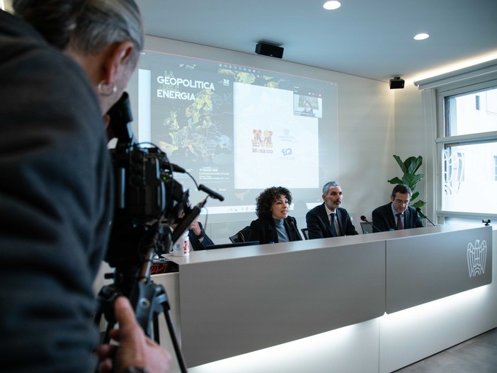 Con Mosaico la Confindustria VdA festeggia i suoi primi 80 anni Con Mosaico la Confindustria VdA festeggia i suoi primi 80 anni