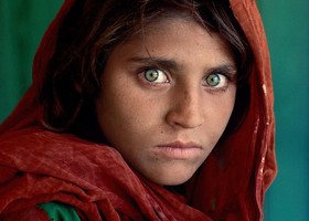'Ragazza afgana', 1984, Steve McCurry (1950) 'Ragazza afgana', 1984, Steve McCurry (1950)