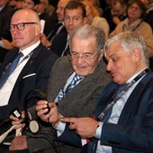 Da sn il Presidente della Giunta, Renzo Testolin, Romano Prodi e l'assessore regionale Luciano Caveri
