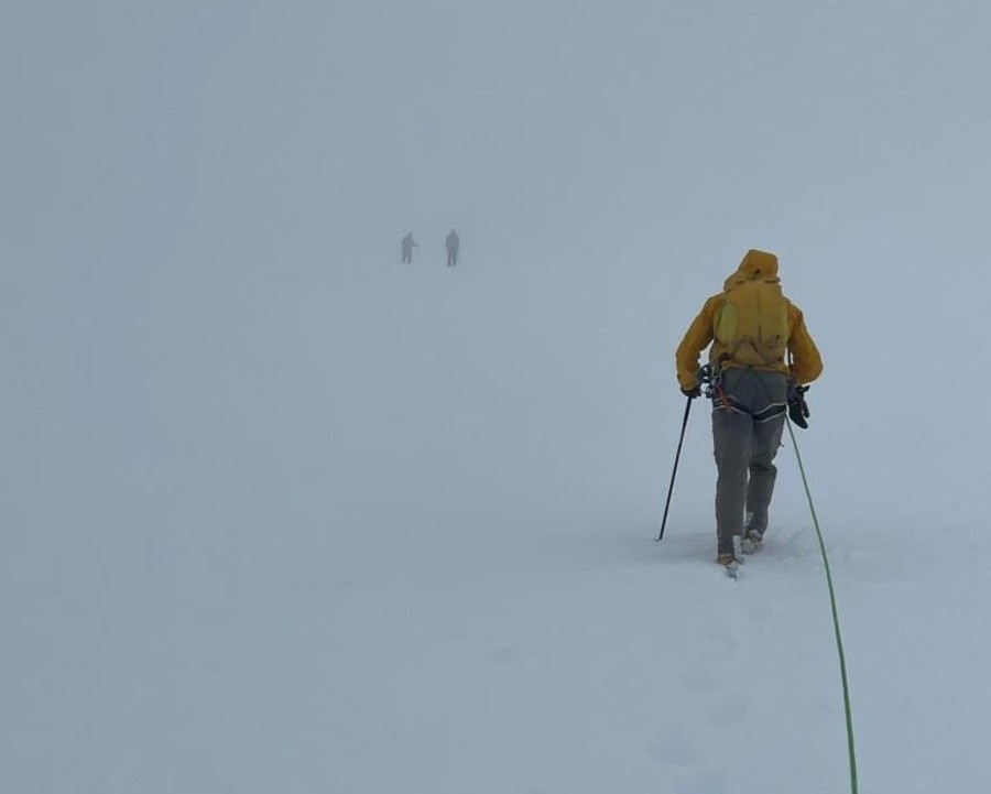 I due alpinisti sulla cengia dove sono rimasti bloccati per oltre 20 ore