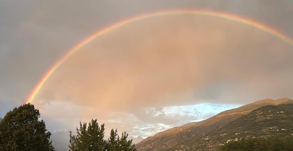 Aosta; un arcobaleno di 180° per la festa del patrono San Grato Aosta; un arcobaleno di 180° per la festa del patrono San Grato
