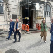 Nella foto da sn gli avvocati per la Regione Riccardo Jans e Marcello Cecchetti escono dal tribunale insieme ai ricorrenti Manuela Nasso ed Elio Riccarand