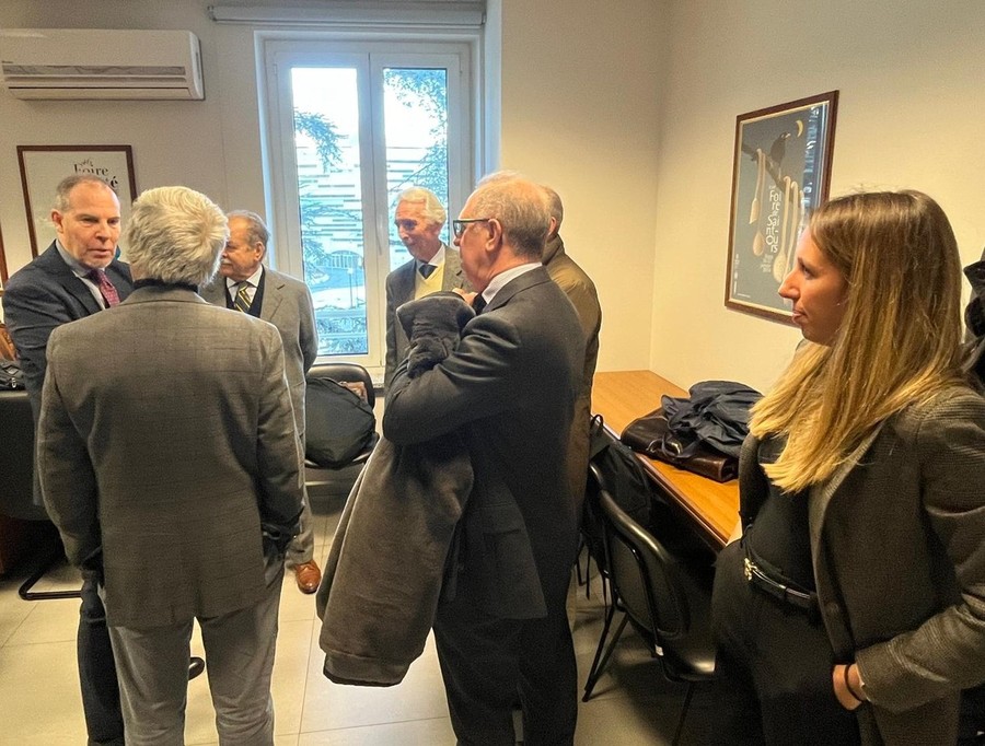 Avvocati delle parti in causa poco prima dell'udienza