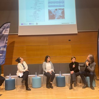 Sindaco e progettisti sul palco della Sala polivalente di Arvier