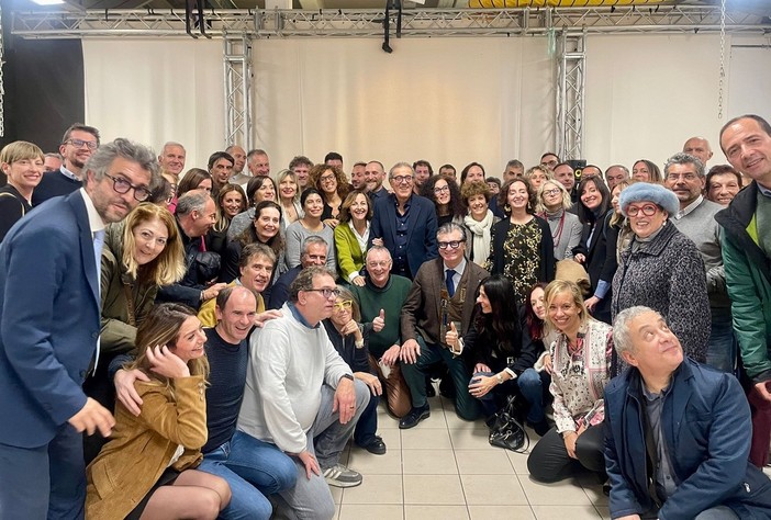 Giovanni Sisto, al centro, circondato dai legali del Foro di Aosta Giovanni Sisto, al centro, circondato dai legali del Foro di Aosta