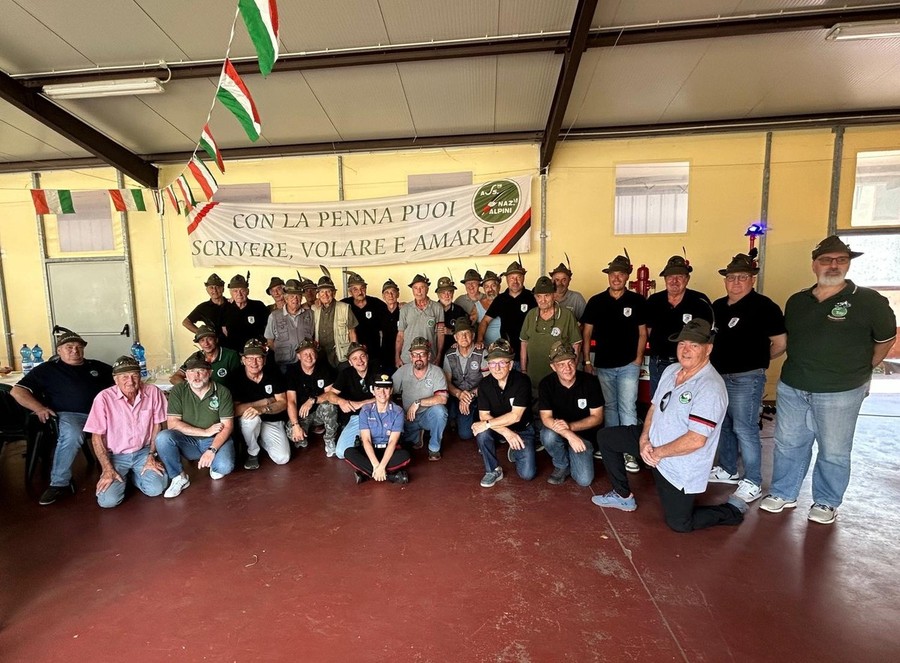 Balli, ricordi e buona cucina alla festa annuale degli alpini di Verres Balli, ricordi e buona cucina alla festa annuale degli alpini di Verres