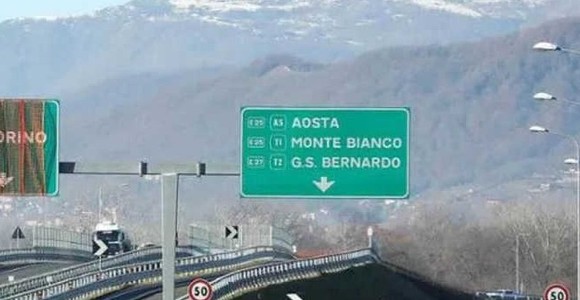 Chiusura del raccordo A4/A5 tra Albiano e Santhià, traffico interrotto martedì 7 luglio dalle 10 alle 14 Chiusura del raccordo A4/A5 tra Albiano e Santhià, traffico interrotto martedì 7 luglio dalle 10 alle 14