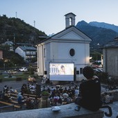 Una proiezione en plein air di 'A macchia d'olio' (credito fotografico di Alessio Vecchie) Una proiezione en plein air di 'A macchia d'olio' (credito fotografico di Alessio Vecchie)