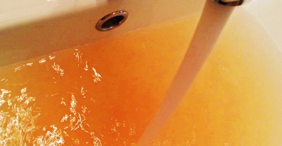 Aosta, segnalati disagi nelle case Arer alla Croix Noire, 'senza riscaldamento da mesi e acqua rossa dai rubinetti' Aosta, segnalati disagi nelle case Arer alla Croix Noire, 'senza riscaldamento da mesi e acqua rossa dai rubinetti'