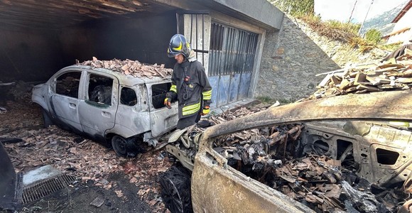Aosta, esplosione in un garage, Vigile del fuoco e un amico gravemente ustionati Aosta, esplosione in un garage, Vigile del fuoco e un amico gravemente ustionati