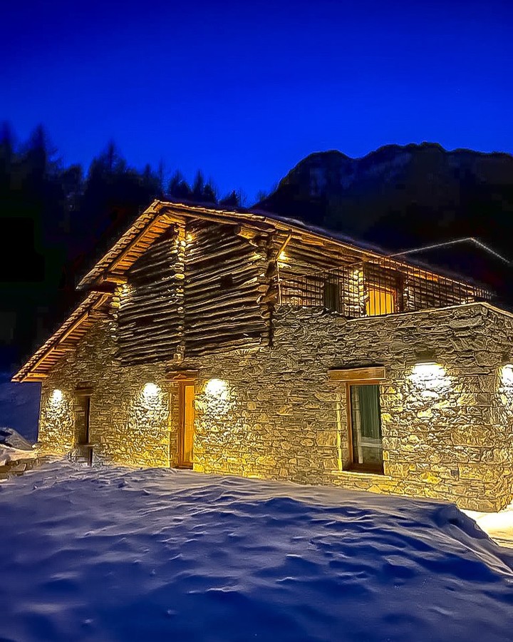 La nuova Chambre d'Hotes di Alpe Gorza. Tutto qui è sinonimo di eccellenza a tavola in un ambiente alpino unico e indimenticabile (cliccare sull'immagine per avviare la gallery)
