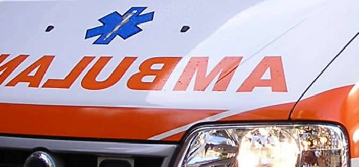 Tir entra in rotonda ed esce di strada sulla statale 26 a Sarre, autista in ospedale Tir entra in rotonda ed esce di strada sulla statale 26 a Sarre, autista in ospedale