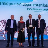 Il Presidente di Cva, Giovanni Aliboni (terzo da sn) alla consegna del premio Il Presidente di Cva, Giovanni Aliboni (terzo da sn) alla consegna del premio