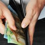 Prelievi in contante: quando scatta la segnalazione delle banche alla UIF?