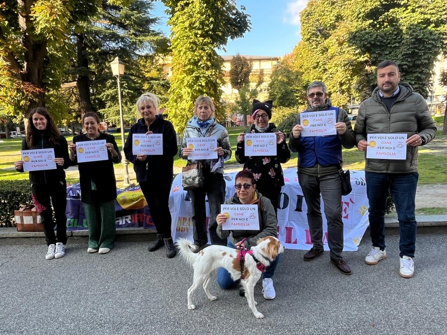 Nuovo sit-in dell'Anpav VdA di fronte al tribunale di Aosta