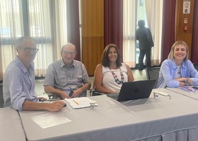 Esponenti di Avs in sala stampa a Palazzo regionale durante l'ultimo spoglio elettorale