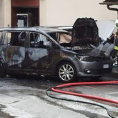 Divampa incendio fra auto, panico a Valtournenche