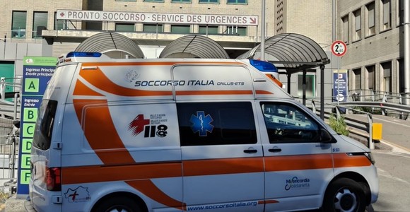 Ape contro auto, due feriti sulla Statale 26 a Quart Ape contro auto, due feriti sulla Statale 26 a Quart