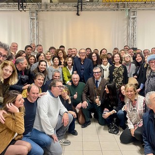 Giovanni Sisto, al centro, circondato dai legali del Foro di Aosta