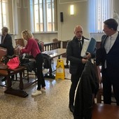 Avvocati delle parti in aula al termine dell'udienza odierna Avvocati delle parti in aula al termine dell'udienza odierna