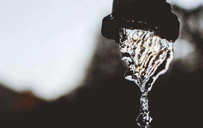 Acqua potabile ad Aosta, completata sanificazione dei serbatoi; dagli esiti delle analisi dipende la revoca della bollitura Acqua potabile ad Aosta, completata sanificazione dei serbatoi; dagli esiti delle analisi dipende la revoca della bollitura