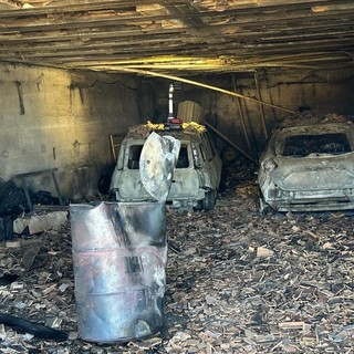 Esplosione Arpuilles, il boato sarebbe stato provocato dall'auto a benzina, dopo cortocircuito nella batteria dell'elettrica