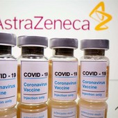 Prime, crude ammissioni di Astrazeneca su correlazioni tra gravi trombosi e vaccini Covid