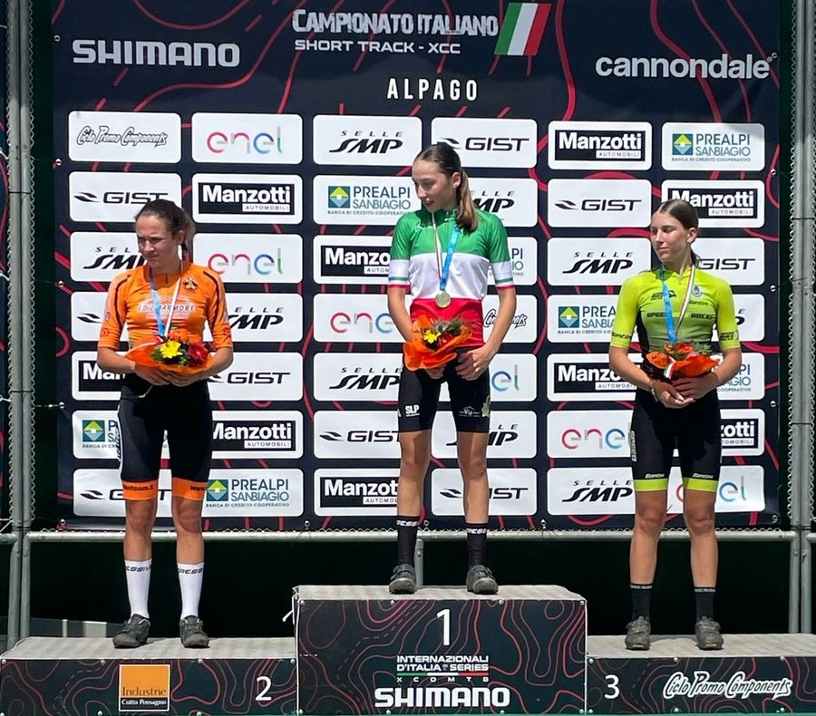 Nicole Pesse sul terzo gradino del podio