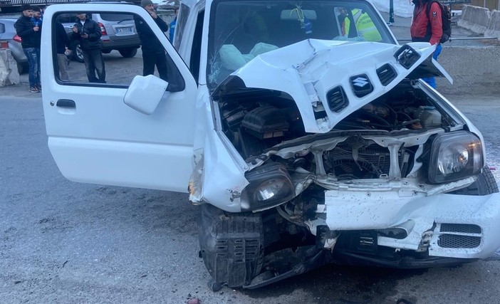 Il fuoristrada 'Suzuki' ribaltatosi sulla strada del Giomein