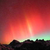 E' tornato nei cieli sopra Aosta il meraviglioso arco aurorale