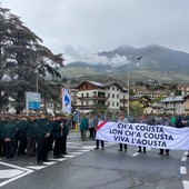 Gli Alpini sfilano ad Aosta, 'portiamo pace e spirito di servizio'