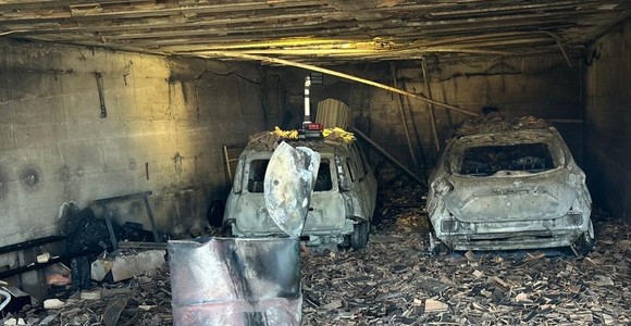 Aosta, esplosione in un garage, due Vigili del fuoco gravemente ustionati Aosta, esplosione in un garage, due Vigili del fuoco gravemente ustionati
