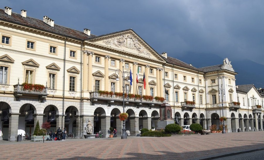 Aosta, accordo Comune-condomìni per sistemazione via M. Emilius