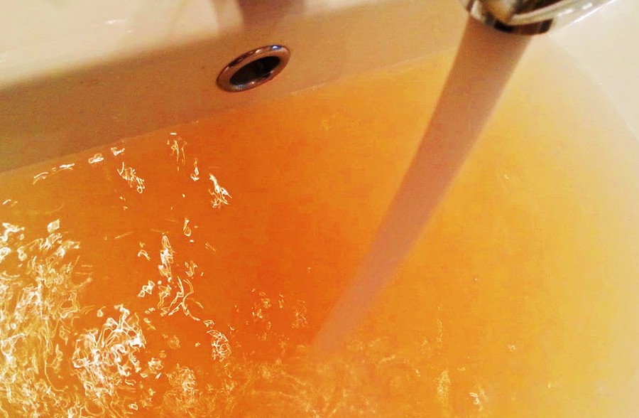 Aosta, segnalati disagi nelle case Arer alla Croix Noire, 'senza riscaldamento da mesi e acqua rossa dai rubinetti' Aosta, segnalati disagi nelle case Arer alla Croix Noire, 'senza riscaldamento da mesi e acqua rossa dai rubinetti'