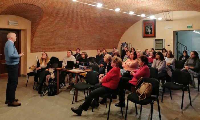 Alzheimer, concluso in Valle il corso 'Aiutiamoci, aiutiamoli'