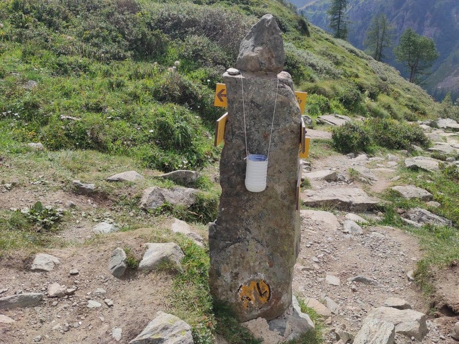 Gressoney, escursionisti 'prede' dei truffatori con la finta raccolta di offerte per la pulizia dei sentieri Gressoney, escursionisti 'prede' dei truffatori con la finta raccolta di offerte per la pulizia dei sentieri