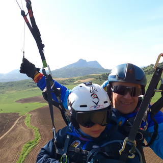 Valerio e Luigi Boggia nei cieli dell'Andalusia con i campioni del parapendio