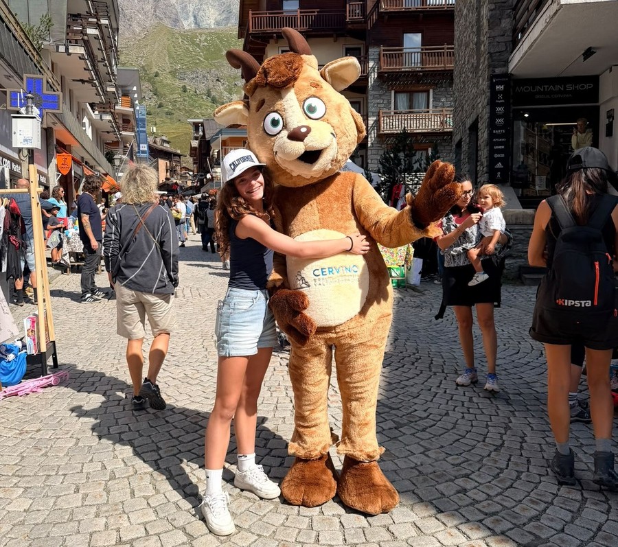 'Evviva' di Bianca Camaschella ha portato a Cervinia 55 bancarelle e 70 bambini 'Evviva' di Bianca Camaschella ha portato a Cervinia 55 bancarelle e 70 bambini