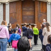 Giovani tsarvensolen a 'lezione di comunità' insieme al sindaco, Ronny Borbey