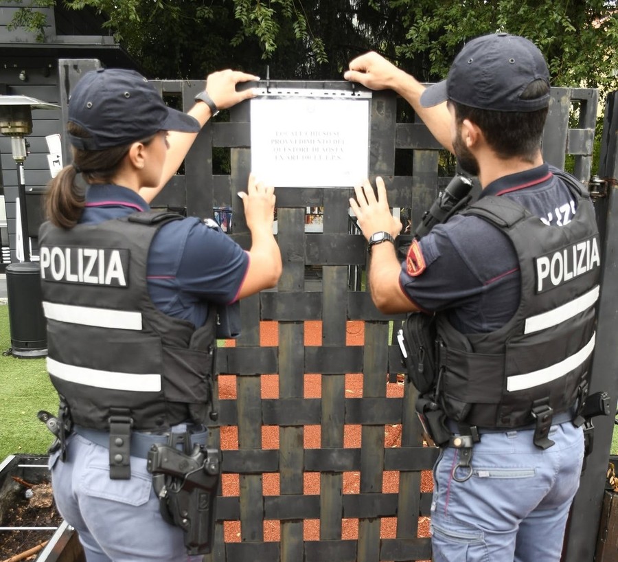 Liti, alcol, droga e frequentazioni problematiche; il Questore chiude per cinque giorni il bar 'Figo' di Aosta Liti, alcol, droga e frequentazioni problematiche; il Questore chiude per cinque giorni il bar 'Figo' di Aosta