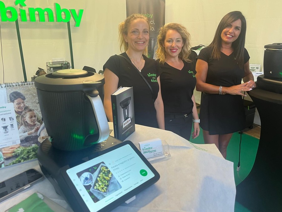 Alla Festa dei Calabresi, tre regine del Bimby: Pina, Angela e Monica allo stand Vorwerk