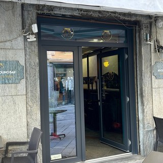 Aosta, il Caffè Aubert parlerà cinese; tramonta un’epoca tra amicizie, notti e quel 'Che bella coppia voi tre'