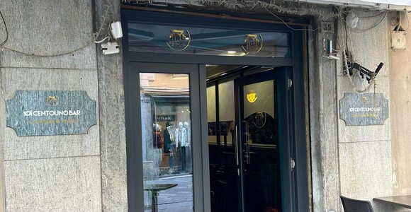 Aosta, il Caffè Aubert parlerà cinese; tramonta un’epoca tra amicizie, notti e quel 'Che bella coppia voi tre'