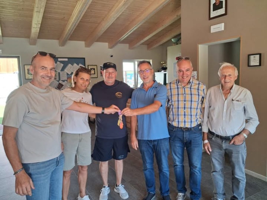 La consegna della struttura da parte dei funzionari regionali alla presenza del delegato Fitav, Marco Bianchi e del sindaco di Chatillon, Jean-Claude Daudry La consegna della struttura da parte dei funzionari regionali alla presenza del delegato Fitav, Marco Bianchi e del sindaco di Chatillon, Jean-Claude Daudry