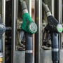 Carburanti, calo dei prezzi in Valle ma restano tra i più alti d’Italia
