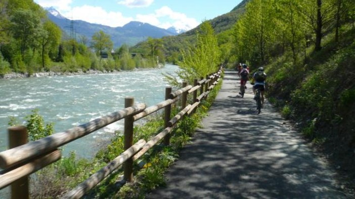Maltempo; la Dora 'esce' dal letto in zone Chambave, Champdepraz e Montjovet Maltempo; la Dora 'esce' dal letto in zone Chambave, Champdepraz e Montjovet
